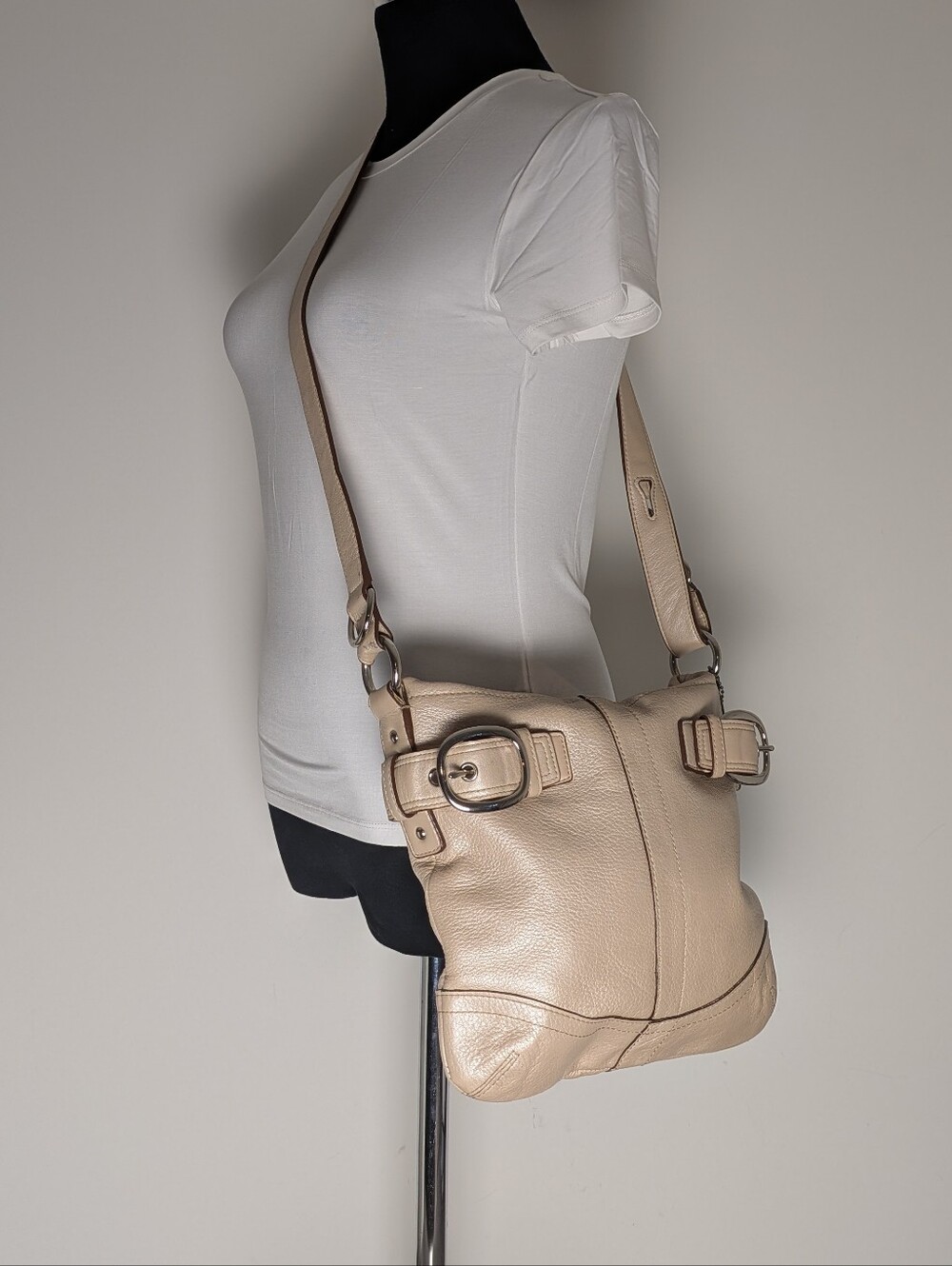 Vintage Creme Leather Coach Buckle Shoulder Bag Hippie Sling